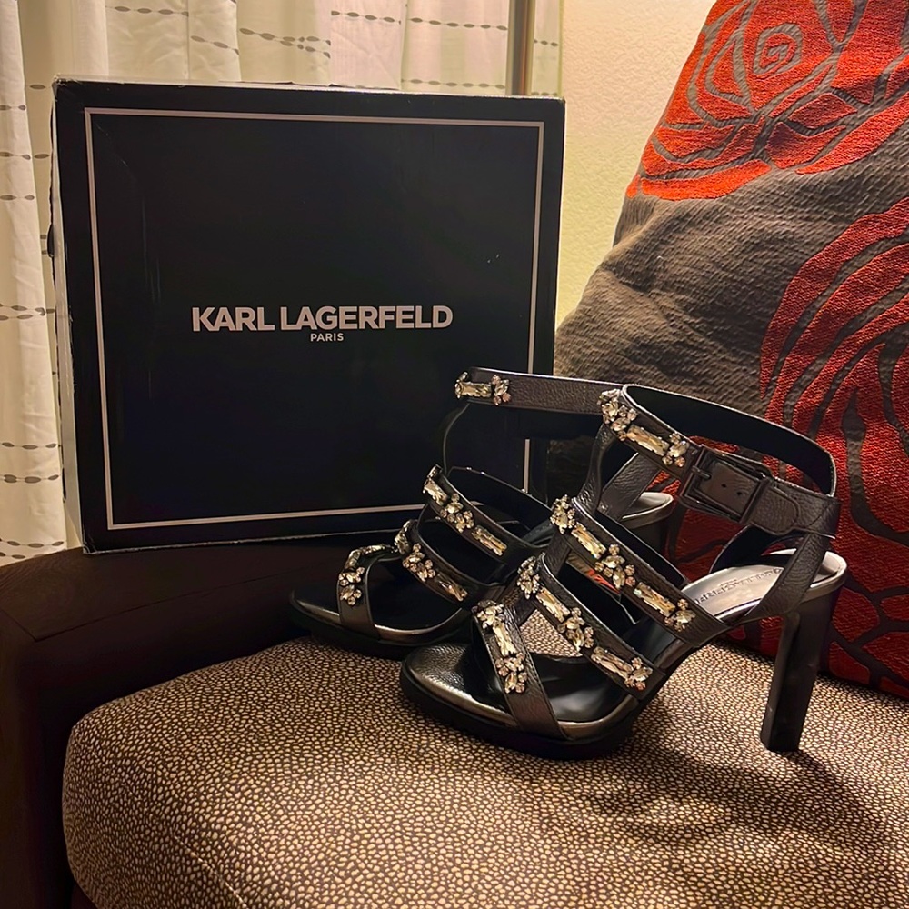 KARL LAGERFELD PARIS Grey Metallic Crystal Bristol T-Strap Leather Sandals NWT